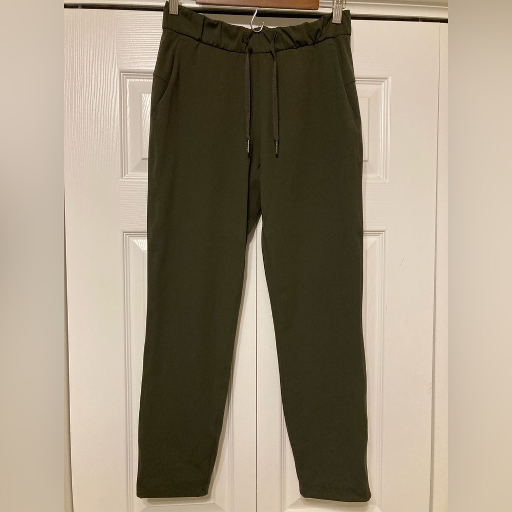 Lululemon On the Fly 7/8 Pant. (Size 4)